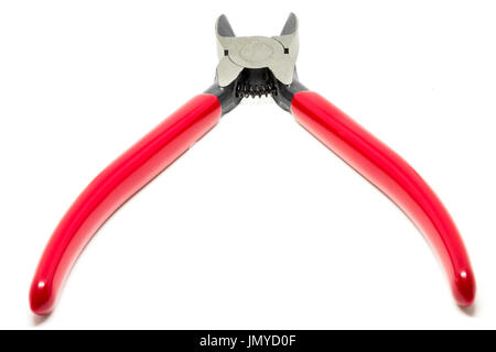 Ouvrir la pince rouge et traitées sur un fond blanc.Tools series. Banque D'Images