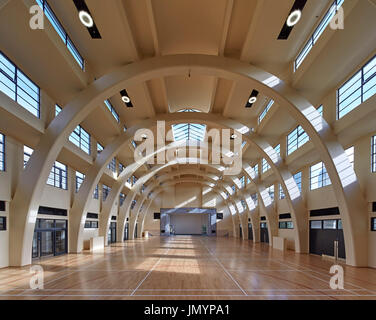 Palais des Sports - vue d'ensemble. Centre de loisirs des bains de peuplier, Londres, Royaume-Uni. Architecte : Pringle Richards Sharratt Ltd, 2016. Banque D'Images