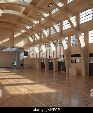 Palais des Sports - vue d'ensemble. Centre de loisirs des bains de peuplier, Londres, Royaume-Uni. Architecte : Pringle Richards Sharratt Ltd, 2016. Banque D'Images