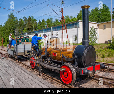 Une réplique de la première locomotive à vapeur 'Förstlingen' dans Malmköping. Banque D'Images