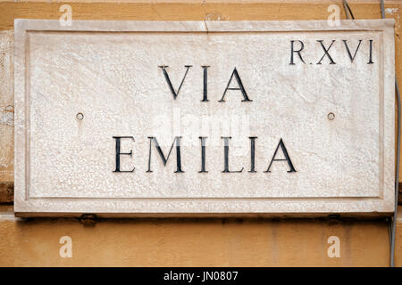 Via Emilia street signe sur le mur à Rome, Italie Banque D'Images