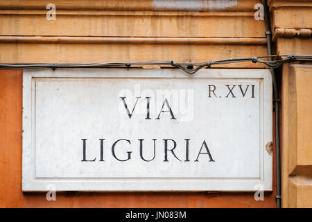 Via signe sur le mur à Rome, Italie Banque D'Images