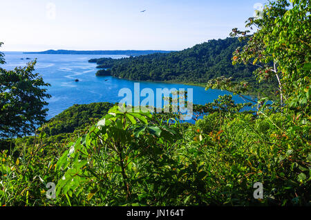 Vue panoramique sur la plage sur l'île de Coiba parc naturel national au Panama Banque D'Images