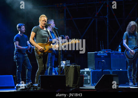 Mantoue, Italie. 28 juillet, 2017. Chanteur Sting joue sur la scène avec sa bande à Mantoue durant son 57e et 9e tour. Awakening : Crédit Photo Agency/Alamy Live News Banque D'Images