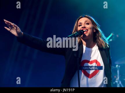 Tous les Saints effectuer au Camp Bestival, Dorset, UK Crédit : Finnbarr Webster/Alamy Live News Banque D'Images