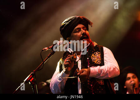 Festival WOMAD, Charlton Park, Wiltshire, Royaume-Uni. 28 juillet, 2017. Junun, mettant en vedette Ben Shye Tzur & Rajasthan Express, effectuez vivent dans le Siam tente au WOMAD. Credit : Francesca Moore/Alamy Live News Banque D'Images