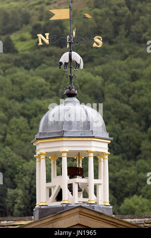 Halifax, Royaume-Uni. 28 juillet, 2017. La girouette de la rénové Pièce Hall à Halifax, en Angleterre. Le bâtiment classé Grade I-a subi une restauration de deux ans : 19 millions de dollars et sera ré-ouverte au public le jour du Yorkshire (1 août) 2017. Crédit : Stuart Forster/Alamy Live News Banque D'Images