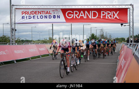 Londres, Angleterre, Royaume-Uni. 27 juillet, 2017. Des centaines de participer pour la Prudential Ride Londres à Lee Valley VeloPark. Credit : Voir Li/Alamy Live News Banque D'Images