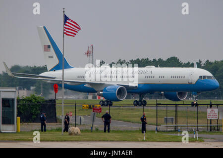 Ronkonkoma, New York, USA. 28 juillet, 2017. Air Force One arrive à l'aéroport Long Island MacArthur de Ronkonkoma, NY, vendredi, 28 juillet 2017. Crédit : Michael Candelori/Alamy Live News Banque D'Images