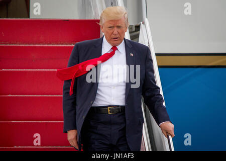 Ronkonkoma, New York, USA. 28 juillet, 2017. Le président Donald Trump débarque l'Air Force One à Ronkonkoma, NY, vendredi, 28 juillet 2017. Crédit : Michael Candelori/Alamy Live News Banque D'Images