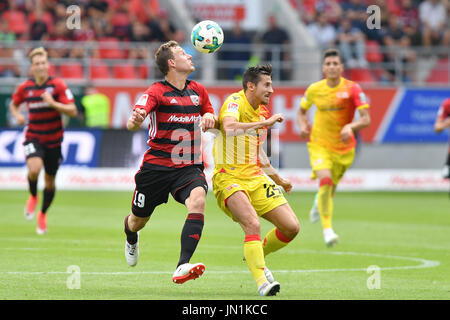 Berlin, Deutschland. 29 juillet, 2017. Marcel GAUS (EN), l'Aktion gegen Zweikampf, Steven SKRZYBSKI (Union européenne). Fussball 2. Bundesliga/ FC Ingolstadt-FC Union Berlin 0-1, 1.Spieltag, Spieltag01, Liga2, Saison 2017/18 am 29.07.2017, AUDI SPORTPARK., | Verwendung weltweit Credit : dpa/Alamy Live News Banque D'Images