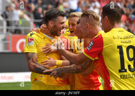 Berlin, Deutschland. 29 juillet, 2017. Torjubel kollektiver nach Tor zum 1-0 um den Torschuetzen Christopher Trimmel (Li, Union européenne), l'Aktion, Jubel, Freude, Begeisterung, mit Felix KROOS (Union européenne), Marcel HARTEL (Union européenne), Sebastian POLTER (Union européenne), Damir KREILACH (Union européenne), Fussball 2. Bundesliga/ FC Ingolstadt-FC Union Berlin 0-1, 1.Spieltag, Spieltag01, Liga2, Saison 2017/18 am 29.07.2017, AUDI SPORTPARK., | Verwendung weltweit Credit : dpa/Alamy Live News Banque D'Images