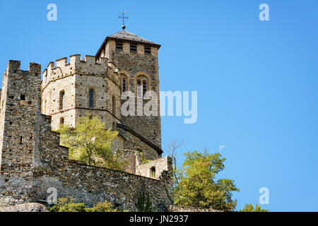 Basilique de Valère à Sion, capitale du Canton du Valais, Suisse. Alpes bernoises sur l'arrière-plan Banque D'Images