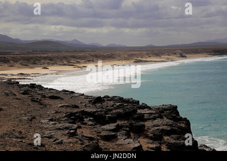 Côte de l'Océan Atlantique robuste à El Cotillo, Fuerteventura, Îles Canaries, Espagne Banque D'Images