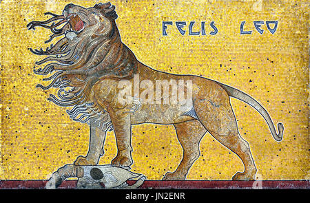 Anvers, Belgique. Le zoo d'Anvers - mosaïque à l'entrée - lion Banque D'Images