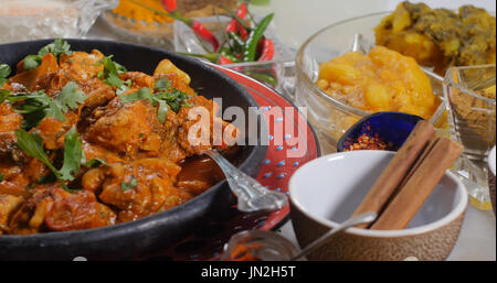 Un délicieux poulet tikka masala avec des épices indiennes Banque D'Images