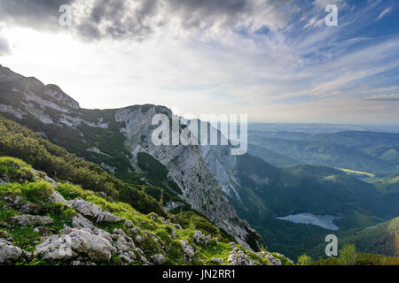 Lac de montagne, Ferienwohnungen Hillbrand Langbathsee Höllengebirge, Wenningstedt, Salzkammergut, Oberösterreich, Autriche, Autriche Banque D'Images