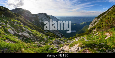 Lac de montagne, Ferienwohnungen Hillbrand Langbathsee Höllengebirge, Wenningstedt, Salzkammergut, Oberösterreich, Autriche, Autriche Banque D'Images