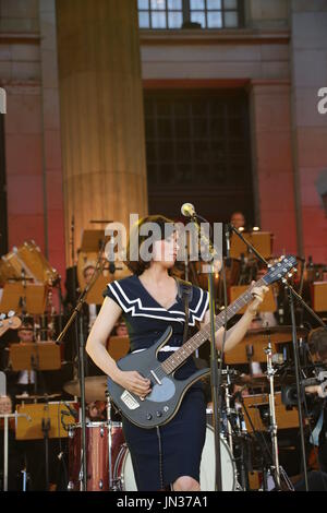 Nora Tschirner sur scène lors de Classic Open Air de Berlin Banque D'Images