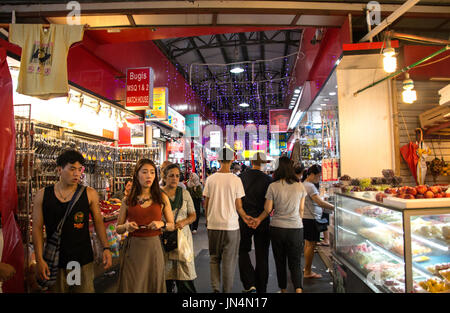 Les touristes et les habitants de Bugis Street,grands marché marché à Singapour Singapour,bugis,chinois,marché,shopping,Singapour PRADEEP SUBRAMANIAN Banque D'Images