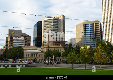 Skyline Adelaide vu de la place Victoria, Australie du Sud. Banque D'Images