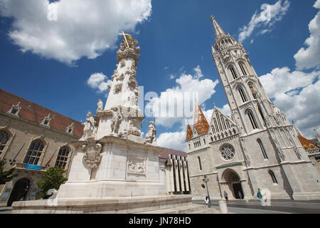 Marian et colonnes de la Sainte Trinité et l'église de Saint Matthias. Budapest, Hongrie Banque D'Images