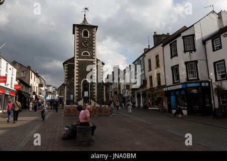 Le centre-ville de Keswick, parc national de lake District, Cumbria, England, UK go Banque D'Images