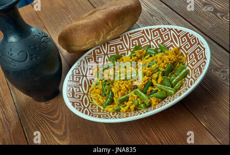 - Riz polow Lubia avec haricots verts, cuisine perse. Banque D'Images