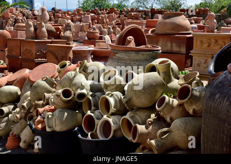 Nouveaux pots de terre cuite Naples, Italie Banque D'Images