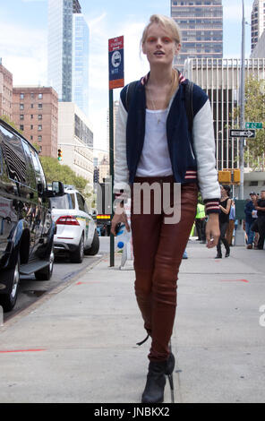 Pas de service modèle Hanne Gaby Odiele street style au cours de la fashion week de new york Banque D'Images
