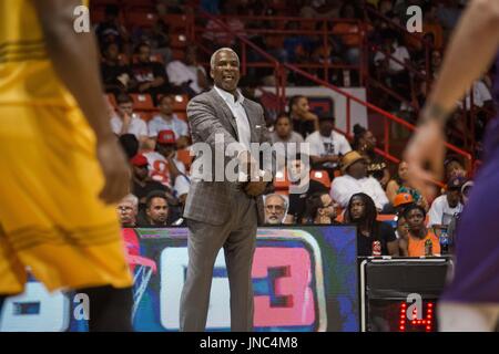 L'entraîneur-chef Charles oakley killer 3s à partir de points d'écart criant des instructions pendant la partie # 4 contre balleurs ghost big3 Semaine 5 3-sur-3 juillet 23,2017 tournoi uic pavilion CHICAGO,ILLINOIS. Banque D'Images