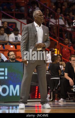 L'entraîneur-chef Charles oakley killer 3s'élève le long écart criant des instructions pendant la partie # 4 contre balleurs ghost big3 Semaine 5 3-sur-3 juillet 23,2017 tournoi uic pavilion CHICAGO,ILLINOIS. Banque D'Images