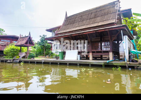 Excursion en bateau sur le canal Lat Ta Niao par Khlong Lat Mayom Marché Flottant, Bangkok Thaïlande Banque D'Images