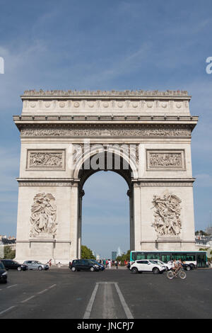 L'Arc de Triomphe de l'Étoile (Arc de Triomphe de l'étoile) est l'un des plus célèbres monuments de Paris Banque D'Images