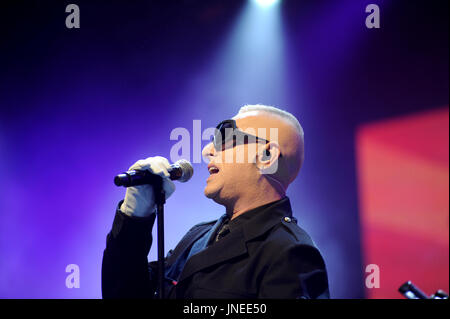 Château de Lulworth, Dorset, UK. 29 juillet, 2017. Holly Johnson joue sur la scène du château au Camp Bestival 2017. Crédit : David Partridge/Alamy Live News Banque D'Images