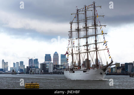 Woolwich, Londres, Royaume-Uni. 30 juillet, 2017. Quatre mâts grand navire péruvien BAP Union Européenne a quitté la capitale après sa première visite à Londres. Elle a été mise en service en 2016 et à 115 mètres de long, est l'un des plus grands navires à voile jamais visiter Londres. Rob Powell/Alamy Live News Banque D'Images