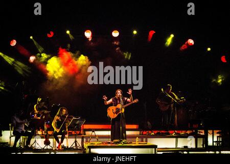 Gardone Riviera, Italie. 29 juillet, 2017. Gardone Riviera Brescia Italie 29 juillet 2007 Carmen Consoli effectue live au Anfiteatro Vittoriale Crédit : Roberto Finizio/Alamy Live News Banque D'Images