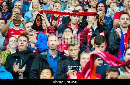 Oslo, Norvège. 30 juillet, 2017. Manchester United fans vu pendant le match amical entre le club de football de Manchester United et Vålerenga à Ullevaal Stadion. Gonzales : Crédit Photo/Alamy Live News Banque D'Images