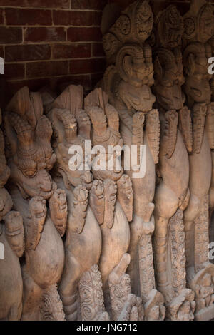 Rangée de figures sculptées dans Sundari Chowk Durbar Square Patan Népal Katmandou Banque D'Images