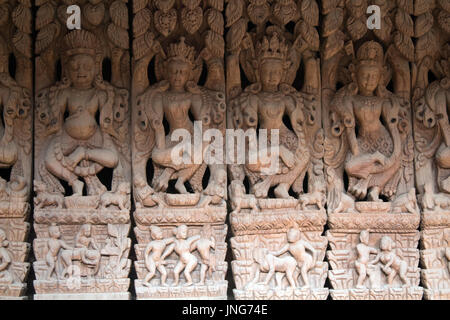 Rangée de figures sculptées dans Sundari Chowk Durbar Square Patan Népal Katmandou Banque D'Images