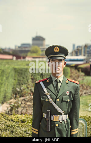 Policier gardant la Cité Interdite de Pékin, Beijing, Chine, 2 avril 2016 Banque D'Images