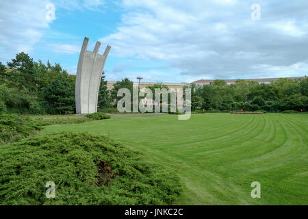 BERLIN, ALLEMAGNE / Juillet 2017 : Luftbruckendenkmal (Berlin Airlift Memorial) à l'ancien aéroport de Tempelhof, Platz der Luftbrucke, Berlin, Allemagne. Banque D'Images