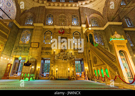 Intérieur de la nouvelle mosquée connu aussi sous le nom de Yeni Camii à Istanbul, Turquie. Banque D'Images