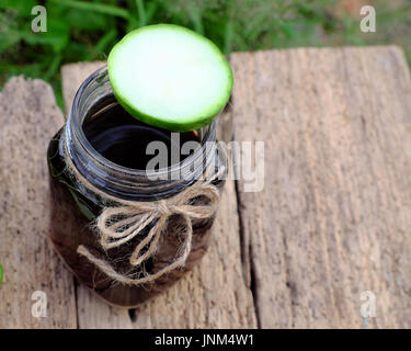 Boisson chaude journée d'antipyrétiques, wax gourd de thé, une boisson populaire au Vietnam, du melon juteux que bon pour la santé Banque D'Images