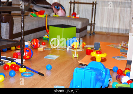 Un désordre dans la chambre des enfants. Banque D'Images