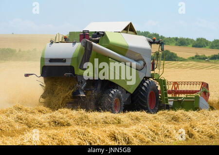 La récolte de céréales moissonneuse-batteuse. Banque D'Images