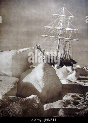 1915 - Ernest Shackleton's navire 'Endurance' enliser dans la glace. Banque D'Images