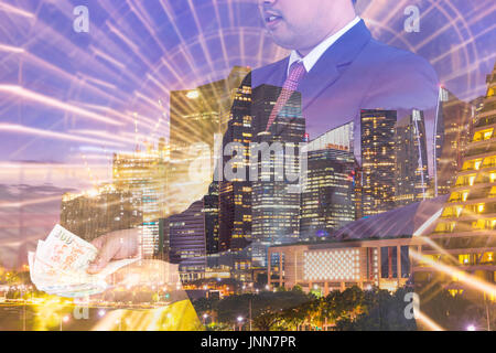 Scène de businessman afficher argent Singapour avec double exposition cityscape abstract - peut utiliser pour afficher ou un montage sur produit Banque D'Images