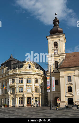 Sibiu Hôtel de Ville et église des Jésuites, Grand Place (Piața Mare), Sibiu, Roumanie Banque D'Images