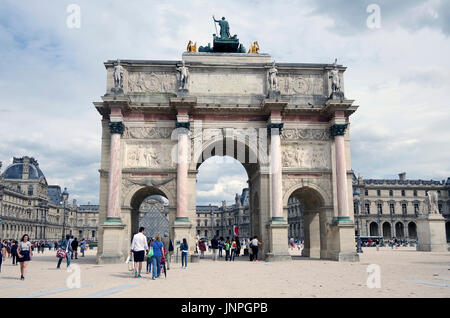 Paris, Arc de triomphe du Carrousel, à la place du Carrousel, dans le Musée de Louvre, Paris, France, Banque D'Images